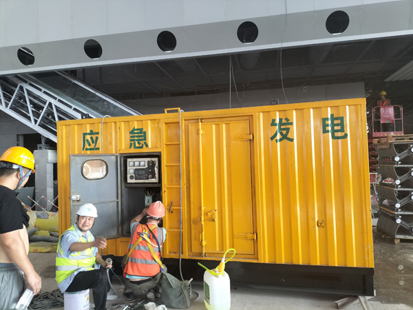 南涧怎样判断空气滤清器是否需要更换？